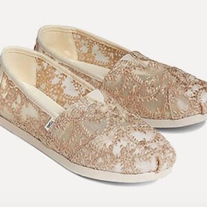 TOMS cream lace slip on shoes sz 9 women's gently used